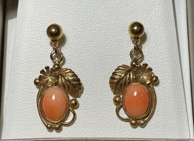 Boucles D'oreilles Anciennes Or 9k Corail Sculpté Fleur De Lys - Occasion, Pendantes