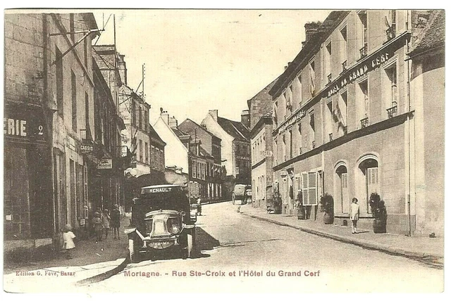 CPA 61 MORTAGNE-AU-PERCHE, Rue Ste Croix, Hôtel du Grand Cerf,Renault,datée 1935