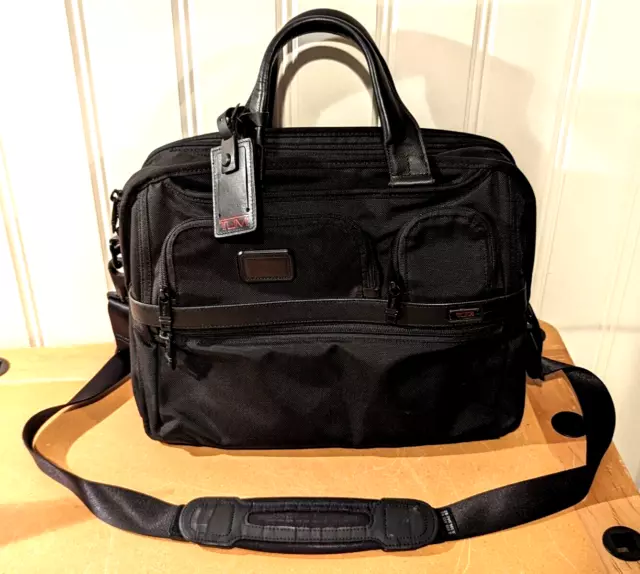 Tumi Alpha 2 Expandable Black Ballistic Nylon Work Shoulder Messenger Bag - NICE