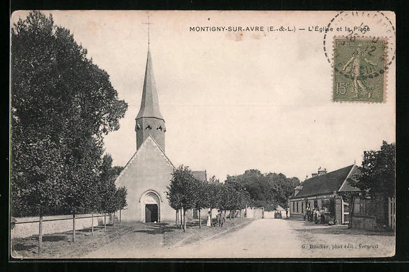 CPA Montigny-sur-Avre, L´Eglise et la Place