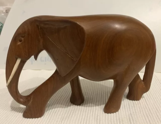 Elefant ca. 16 cm Nussbaum Teakholz Handgeschnitzt  Afrika Handarbeit Deko