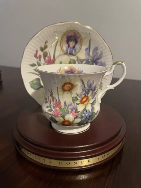1996 Avon Honor Society Mrs. Albee Commemorative Teacup & Saucer in Box