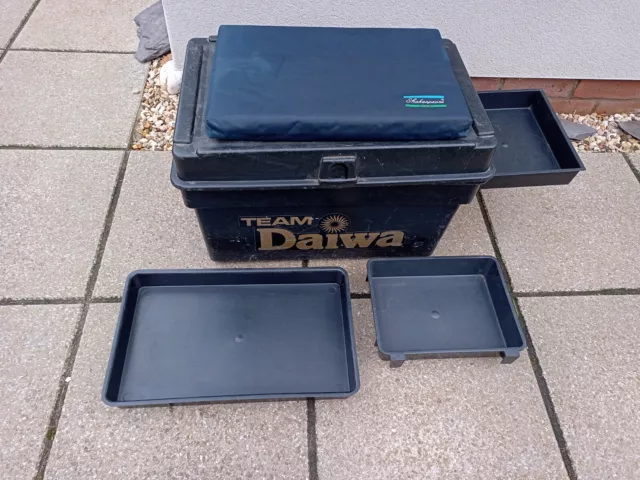 DAIWA FISHING SEAT Box - D100Sb - Plus Wheel Kit £113.00 - PicClick UK