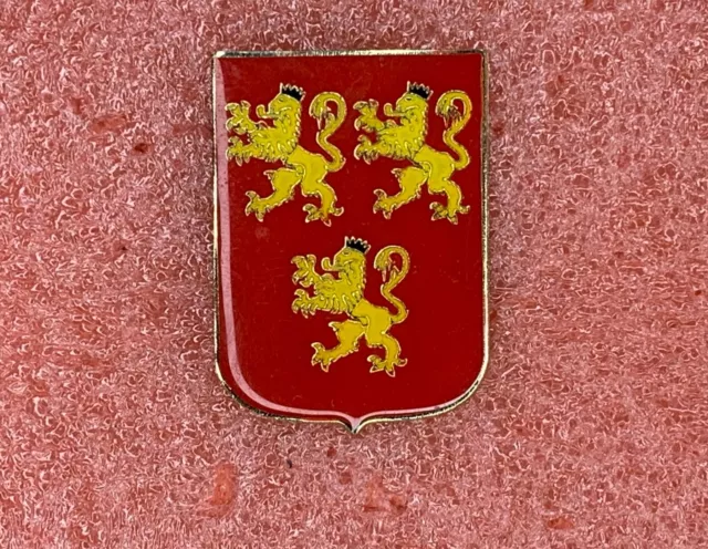 T30 Pins ARMOIRIE du PERIGORD Blason de France Chateau Coat of Arms Castle