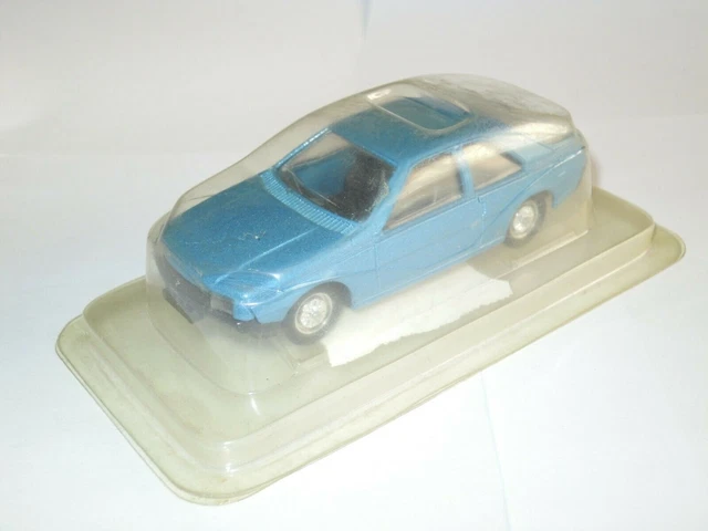 Renault Fuego Solido Model Car voiture miniature auto 1:43