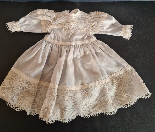 Robe de poupée ancienne