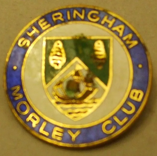 Used Town  Bowling Club  Enamel Pin Badge - Sheringham  Morley Club