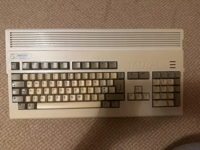 commodore amiga a1200 computer