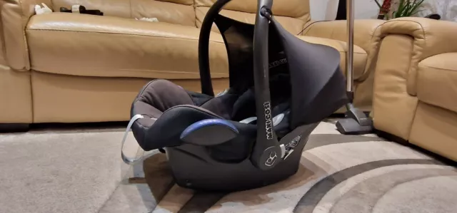Maxi-Cosi CabrioFix Baby Car Seat - Essential Black