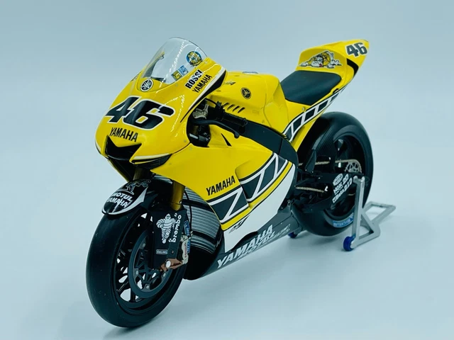 Modèle Réduit Moto Yamaha YZR-M1 Valentino Rossi MotoGP 2005 - Minichamps 1:12