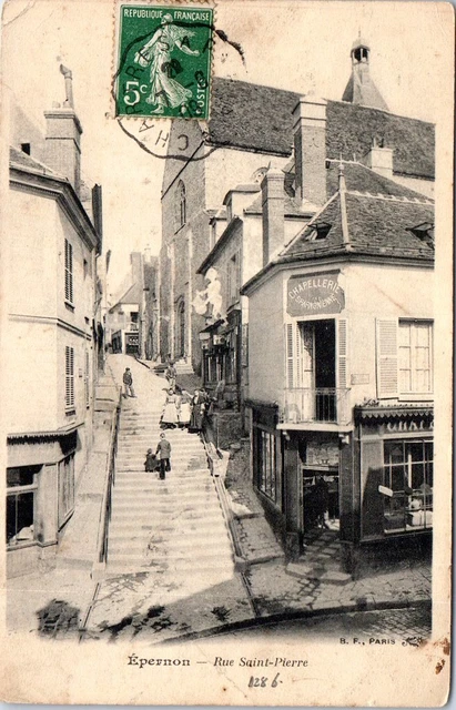 28 EPERNON - la rue saint pierre.