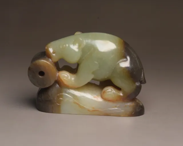 Chinese Antique Hetian Jade Carved Exquisite Bear Statue Sculpture Collections