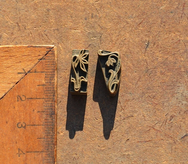 2x Messingornament Zierornament Messing Buchbinden Blindprägung Ornament Leder*
