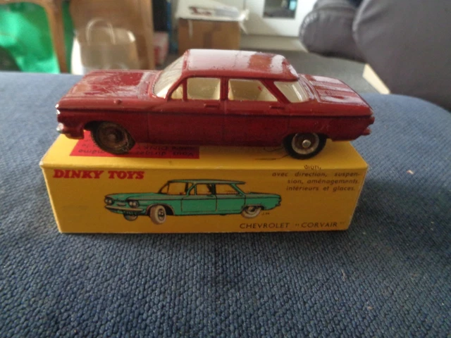 A35 1:43 DINKY TOYS ATLAS 552 CHEVROLET CORVAIR BLEU CLAIR MIB