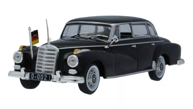 Orig. Mercedes-Benz Modellauto 300 D W 189 Premium Collectibles 1:43 B66041054