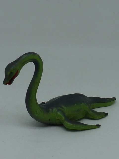 Lot danciennes figurines en plastique, préhistoire, Starlux - Vendu Lot danciennes figurines en plastique, préhistoire, Starlux - Vendu