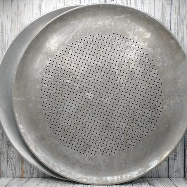 https://www.picclickimg.com/f7YAAOSw15hj~~TN/Vtg-Rema-Bakeware-Pizza-Pan-16-Round-Perforated.webp