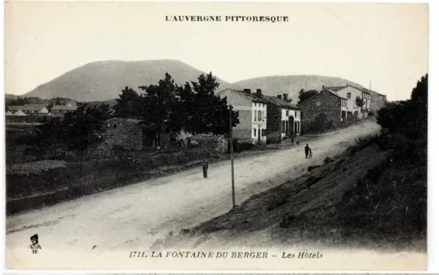Auvergne Fountain of / The Shepherd Hotels France Postcard CPA Postcard 7274