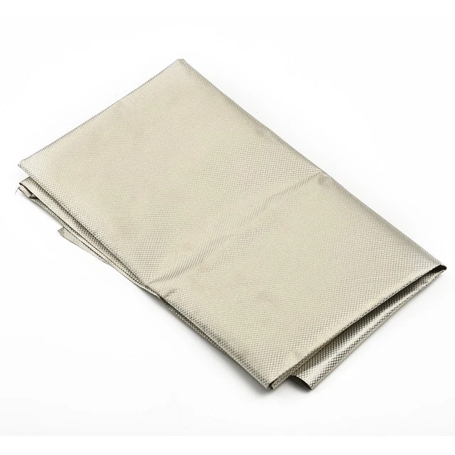 Tissu conducteur pour radioprotection et transmission efficace du signal