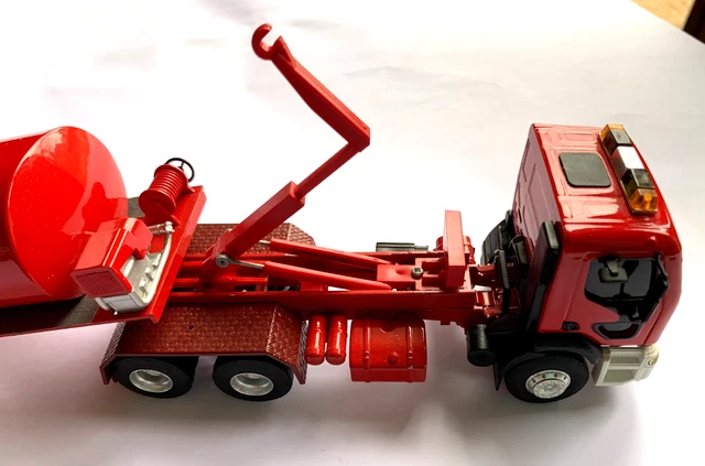Le camion Berliet GBK 18 grande échelle pompiers Draguignan en