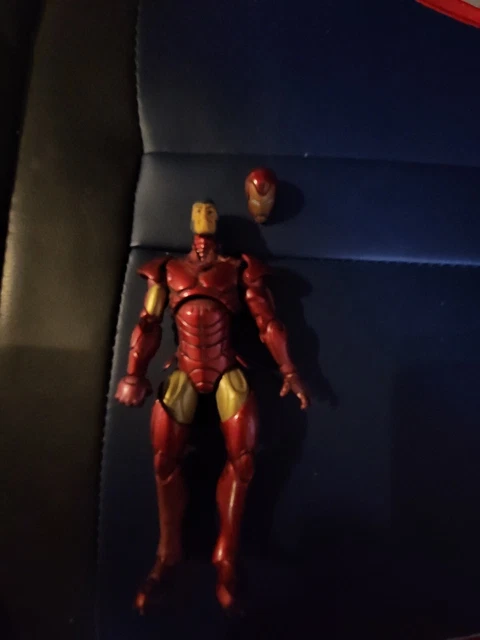 MARVEL UNIVERSE 3.75" IRON MAN FIGURE Tony Stark