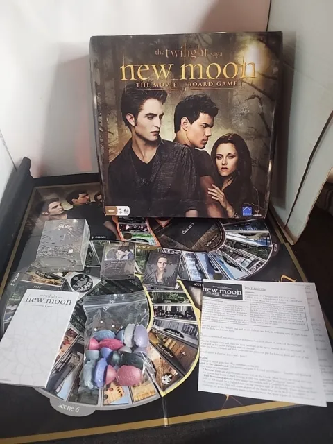 The Twilight Saga New Moon Board Game  *Read* (T81Dg)