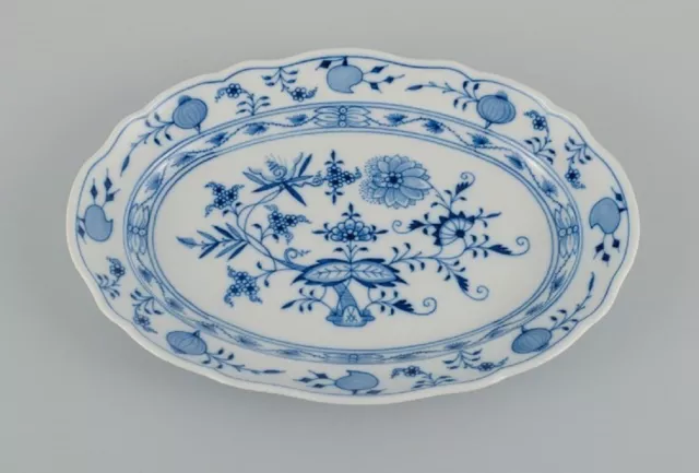 Meissen, Blue Onion oval dish in porcelain. Approx. 1900.