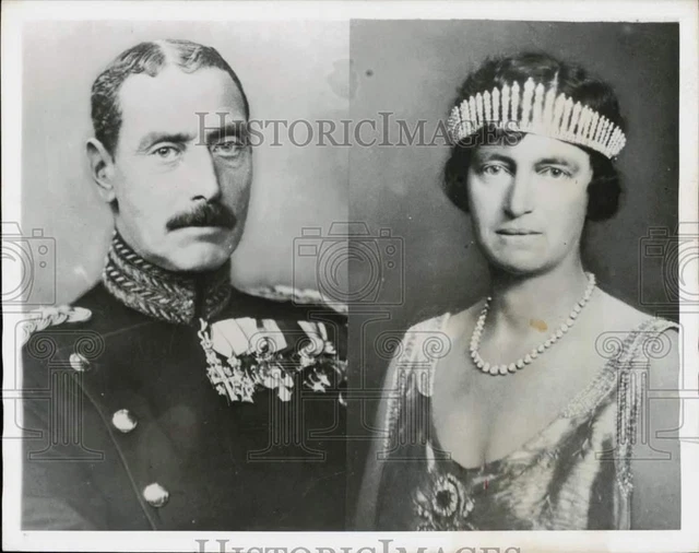1943 Press Photo King Christian with Queen Louisa of Denmark - afa14072