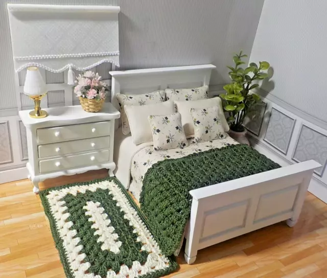 Miniature Dollhouse Green Floral Bedspread/Comforter/Blanket/Pillows 214
