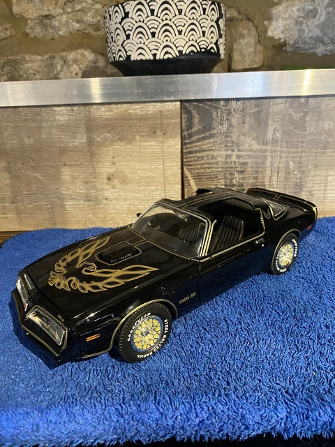 1977 Pontiac Firebird T/A Smokey and the Bandit 1:18