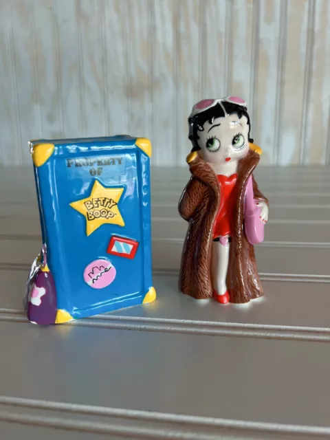 Vintage Traveling Betty Boop Salt & Pepper Shakers - NEW/NEVER USED