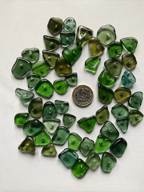 50 zentral gebohrte Stücke schottisches Meerglas GRÜNTÖNE ZZ