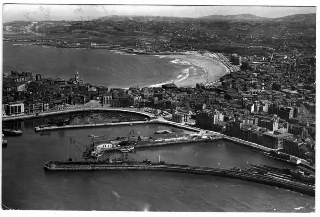 Postal Gijón. Vista general puerto y playa No. 13