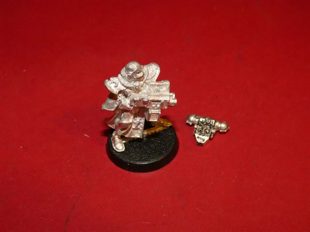 Warhammer 40k: Sisters of Battle: Adepta Sororitas: metal Sister w/Storm Bolter