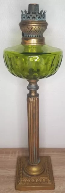 Ancienne grande lampe à pétrole, tulipe en cristal Baccarat