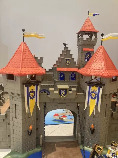 Große Löwen Ritterburg von Playmobil (3268) mit Zugbrücke und viel Zubehör