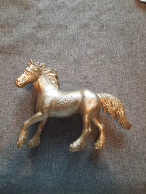 Schleich Pferd Horse Club Pony: FRIESE Friesen Stute 13604 Mit Goldlackierung