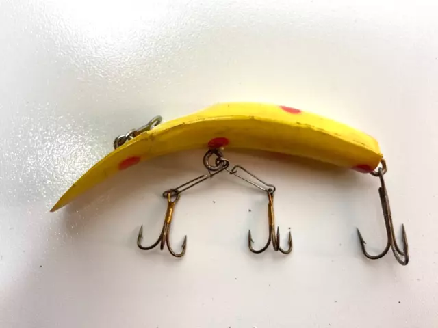 VINTAGE PLASTIC RED and Yellow Fishing Lure with 1 Hook $6.95