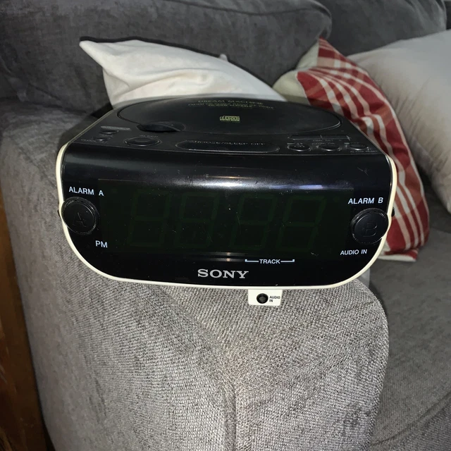 SONY DREAM MACHINE ICFCD815 AM/FM Radio CD Player Dual Alarm Clock w