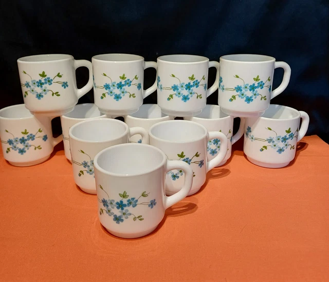 LOT DE 12 tasses cafe et 12 sous coupes arcopal modele scania vintage