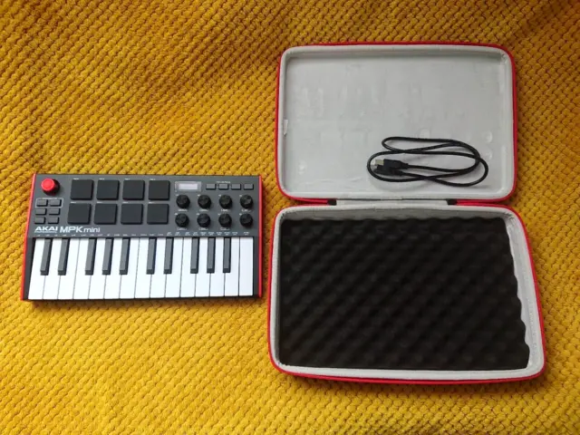 AKAI MPK Mini MK3 (Newest model) + Hard Travel Case - USB 25 Key MIDI Keyboard