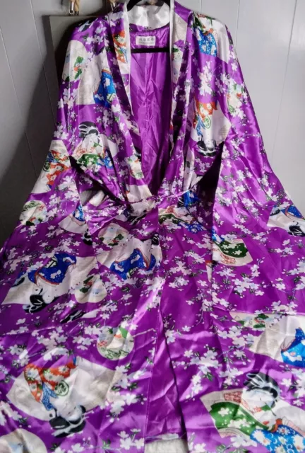 Vintage ZHEN YI FU SHI Japanese Silk Kimono Womens Robe Purple