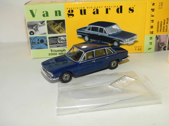 TRIUMPH HERALD Rouge VANGUARDS VA5000 1:43 de reference VA5000