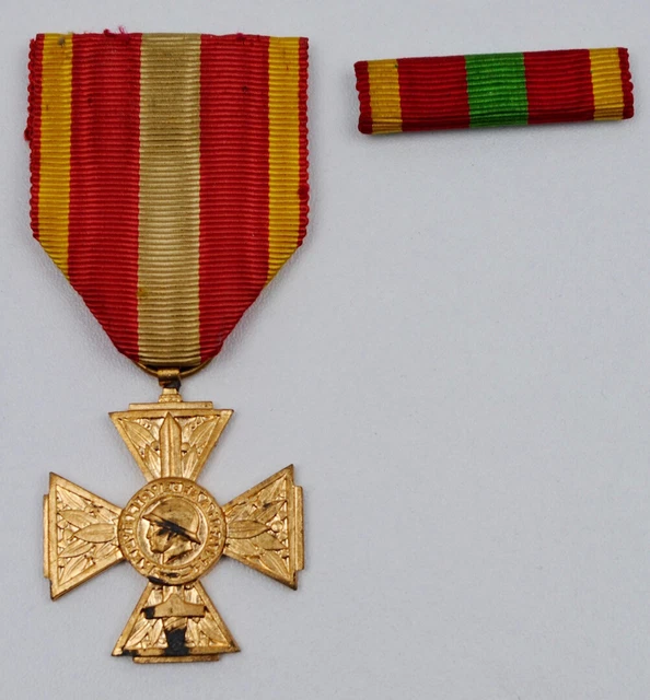 L50*(REF9920 BELLE MÉDAILLE militaire moderne combattant volontaire