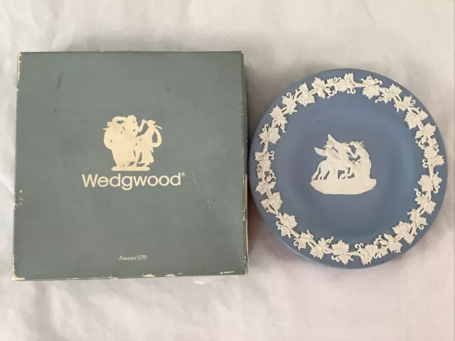 Vintage Wedgwood Blue Jasperware Round Pin Tray 4.5” Plate Trinket Dish w/ Box