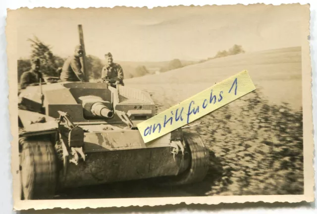 Foto : Deutscher Panzer vom Typ Sturmgeschütz an der Ostrfont im 2.WK