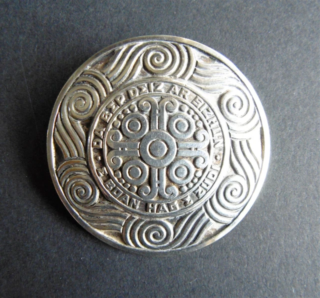 Grande Broche Ancienne En Métal Argenté Signée KELT - Style Celte Et Breton - Occasion Bon état
