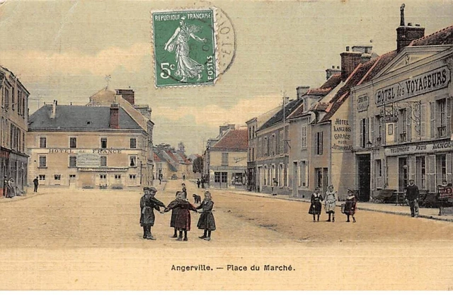 91 - ANGERVILLE - SAN28585 - Place du Marché