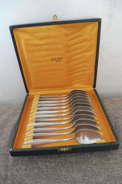 12 cuillères de table en coffret