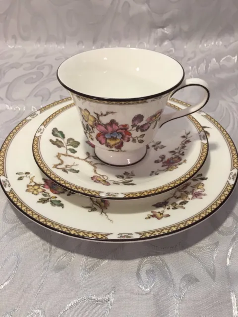Gorgeous Wedgwood SWALLOW Cup & Saucer Trio ENGLAND